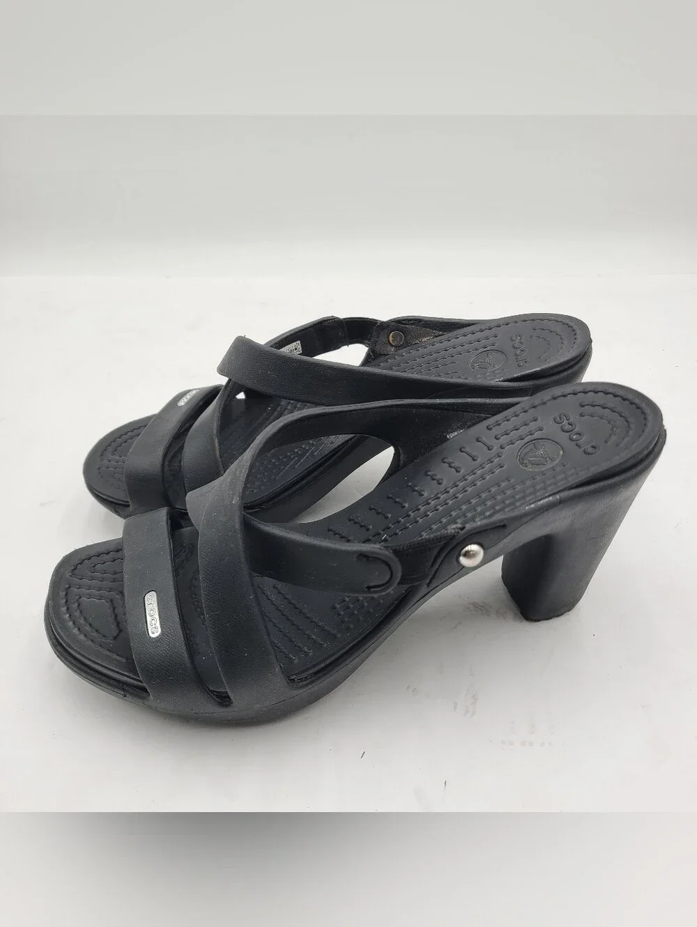 B40 CROCS Black Cyprus IV Women's Size 8 Heels Sandals Slip On Strappy